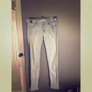 Light wash Hollister skinny jeans